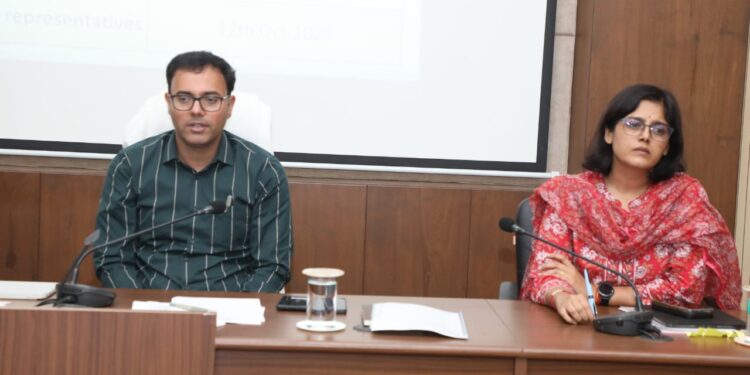 *तीन दिवसीय पल्स पोलियो अभियान की शुरुआत 12 अक्टूबर से*  *13 एवं 14 अक्टूबर को घर-घर जाकर पिलाई जाएगी पोलियो की दवा*  *कलेक्‍टर श्री तिवारी ने 5 वर्ष तक के बच्‍चों के अभिभावकों से की पोलियो की दवा पिलवाने की अपील*