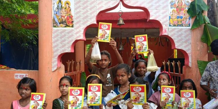 भक्तो ने,कन्याभोजन में एक शिक्षाप्रद प्रेरणादायक कि,की पेहल,,