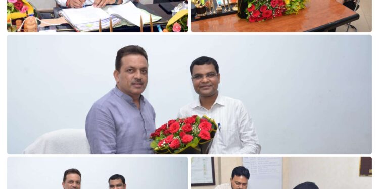 *नवपदस्थ निगमायुक्त रामप्रकाश अहिरवार ने ग्रहण किया पदभार* *समूहिक सहयोग और समन्वय के साथ शहर का सर्वांगीण विकास और नागरिक सुविधाओं में विस्तारीकरण रहेगी पहली प्राथमिकता – निगमायुक्त* *शासन की सभी योजनाओं की जानकारी पात्र हितग्राहियों तक पहुॅंचाने का भी रहेगा लक्ष्य* *बुनियादी सुविधाओं सड़क, पानी, बिजली और स्वच्छता पर भी रहेगा विशेष फोकस – निगमायुक्त रामप्रकाश अहिरवार*