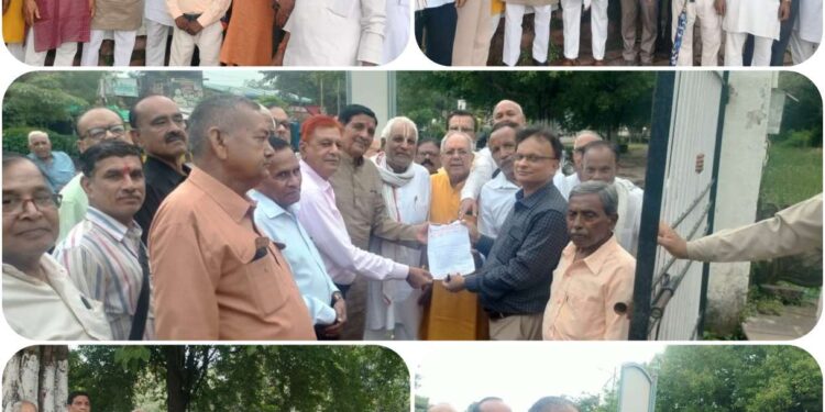*वरिष्ठ नागरिक पेंशनर्स एसोसिएशन ने मध्य प्रदेश शासन के मुख्य सचिव के नाम डिप्टी कलेक्टर को सौंपा ज्ञापन*