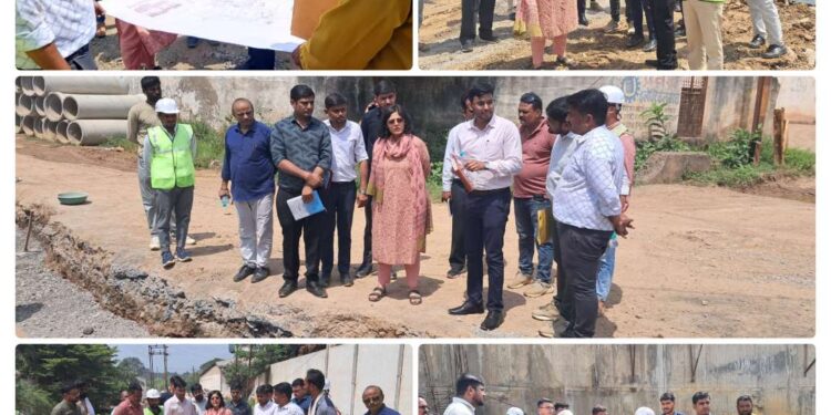 निगमायुक्त सुश्री तपस्या परिहार नें निगम के विभिन्न विकास कार्यो का निरीक्षण कर दिए आवश्यक दिशा- निर्देश   तीन सीवर ट्रीटमेंट प्लांट में चल रहे कार्यो की प्रगति का जायजा लेकर जताई गहन नाराजगी