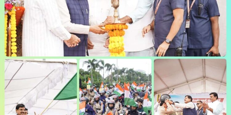 भोपाल में सड़क सुरक्षा जागरूकता रैली, युवाओं को नि:शुल्क हेलमेट वितरित