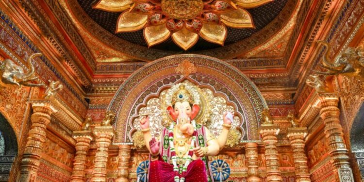 लालबागचा राजा के दर्शन