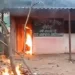 महिलाओं ने शराब दुकान में लगाई आग
