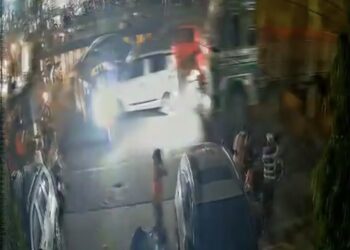 कमजोर लोग VIDEO ना देखे इंदौर एरोड्रम शिक्षक नगर में ट्रक ने  इस तरह से रौंदा था
