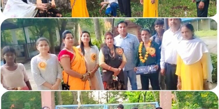 पितृदेव तुल्य पूर्वजों की याद मे मुक्तिधाम मे किया पौधारोपण