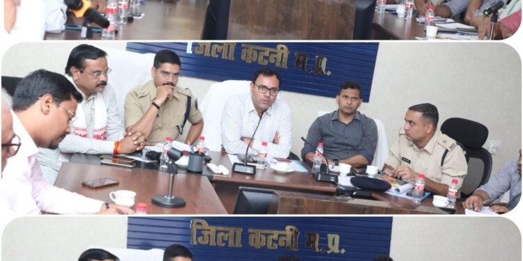 *हर्षोल्लास एवं सद्भाव के साथ मनाये जायेंगे सभी पर्व और त्यौहार* *कलेक्टर श्री तिवारी की अध्यक्षता में जिला शांति समिति की बैठक संपन्न* *जनप्रतिनिधियों, समाजसेवियों और शांति समिति के सदस्यों ने दिये कई महत्वपूर्ण सुझाव*