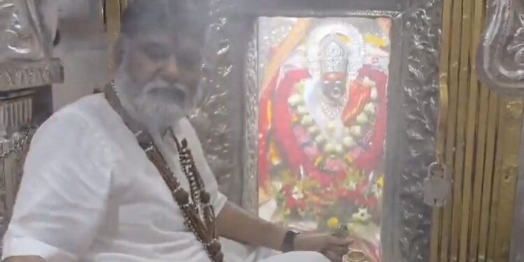 नवरात्रि के प्रथम दिवस दिनांक 22/9/2025 माँ शारदा की प्रातः कालीन आरती श्रृंगार वा भव्य दर्शन 🚩🙏🏻