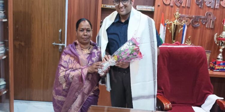 जिला पंचायत अध्यक्ष श्री मति मेहरा ने जिला सीईओ श्री गेमावत से की सौजन्य भेंट, बेहतरीन प्रशासकीय कार्यकाल की सराहना कर उज्जवल भविष्य की दी शुभकामनाएं
