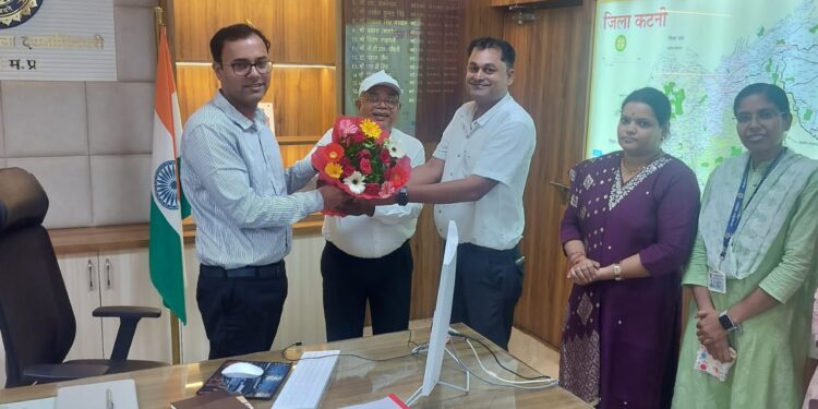 ✨ कटनी जिला पटवारी संघ द्वारा नवागत कलेक्टर का स्वागत ✨