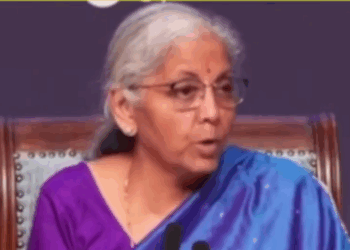 दिल्ली वित्त मंत्री निर्मला सीतारमण की प्रेस कॉन्फ्रेंस GST में अब सिर्फ 2 स्लैब होंगे: 5% और 18%  12% और 28% का स्लैब खत्म