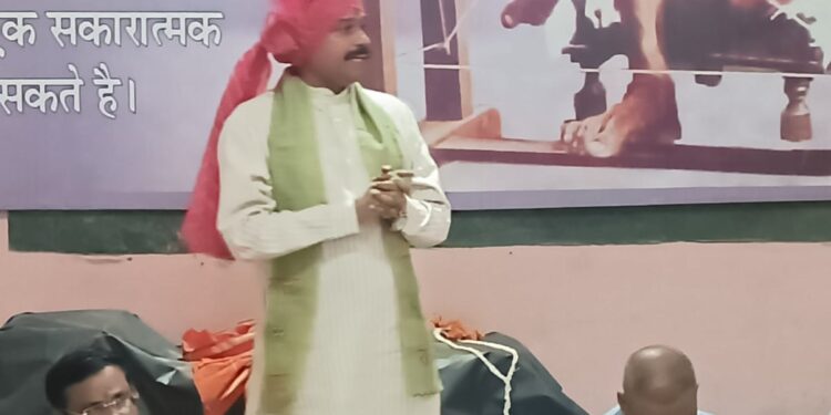 राज्य मंत्री श्री लोधी ने महात्मा गांधी की प्रतिमा पर किया माल्यार्पण महात्मा गांधी के विचार आज भी प्रासंगिक – श्री लोधी