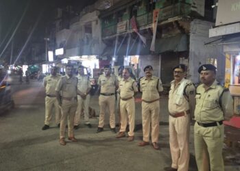 *अपराधों की रोकथाम हेतु पुलिस अधीक्षक जबलपुर श्री सम्पत उपाध्याय ने कराई कांबिंग गस्त’’* *👉 कांबिंग गस्त में कई वर्षों से फरार मामलों के 310 वारंट किए गए तामील’’* *👉 पकड़े गये अवैध शराब के कारोबार में लिप्त 22 आरोपी, 39 लीटर कच्ची एवं 574 पाव देशी शराब जप्त* *👉पकड़े गए अवैध हथियार लेकर घूमते 4 आरोपी, 4 चाकू जप्त*