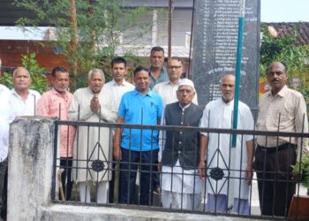 सिलौंडी में जय स्तंभ और ग्राम पंचायत भवन सिलौंडी में महात्मा गांधी और लाल बहादुर की शास्त्री की जयंती मनाई