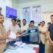 नागरिकों की सुरक्षा के एवेज में सरकार से प्रतिमाह हजारों रुपए की तनख्वाह लेने वाले प्रशासन के जवाबदार भी माफियाओं के आगे बेबस….!  बुधवाड़ा रोड बना शराबियों का अड्डा,लोगों के साथ बदसलूकी समस्या को लेकर टीआई को सौंपा ज्ञापन…..!