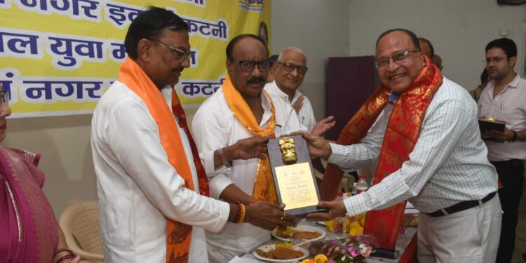 *🔸 मध्य प्रदेश अग्रवाल महासभा द्वारा समाजसेवी गोपाल सिंघानिया सम्मानित* *🔸 समाज सेवा में उत्कृष्ट योगदान हेतु प्रदेश अध्यक्ष ने किया सम्मान*
