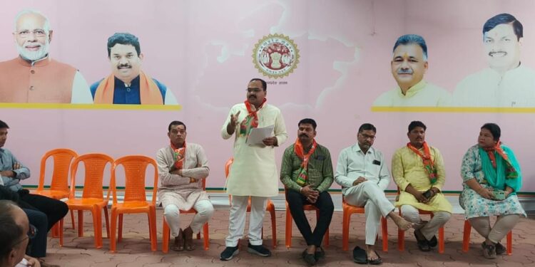 गर्व से कहो,स्वदेशी” आत्मनिर्भर भारत संकल्प अभियान से गूंजा स्वदेशी संकल्प..! “मोदी सरकार की उपलब्धियों पर हुई विस्तृत चर्चा”