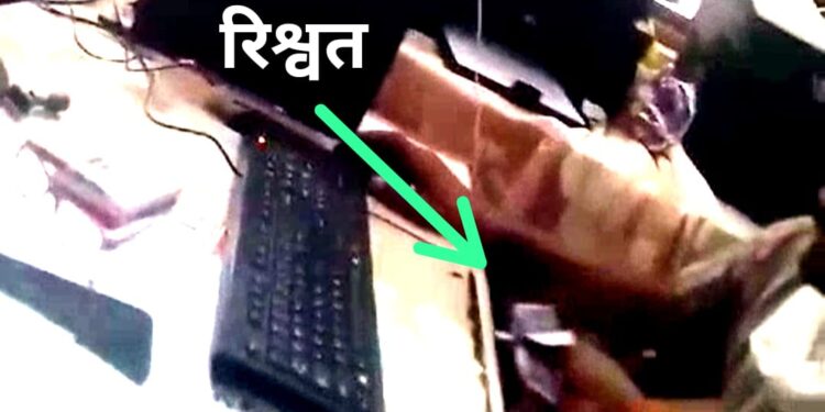 शिकायतकर्ता ने अस्पताल के बाबू पर लगाया पैसों के गमन का आरोप,,,