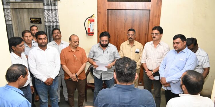 *नगर कर्मचारी श्री छोटेलाल के आकस्मिक निधन पर शोक सभा संपन्न*