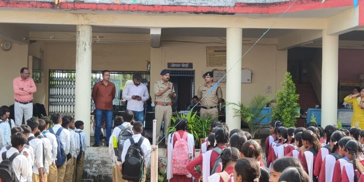 एन.के.जे.के विद्यालय मे साइबर व यातायात जागरूकता का कार्यक्रम संपन्न, 200 छात्र,छात्रा व स्कूल स्टाफ लाभवंतित