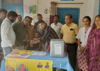 सरकारी अस्पताल से शिशुओं को दवा पिलाकर पल्स पोलियो अभियान की शुरुआत,