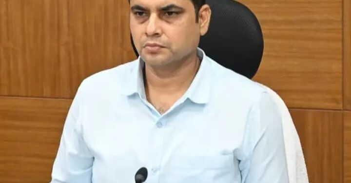 *कलेक्टर के अनुविभागीय दंडाधिकारियों को आदेश* *पटाखा संग्रहण एवं विक्रय स्थलों का निरीक्षण करें* *नियमों का उल्लंघन पाये जाने*पर दंडात्मक कार्यवाही करने के निर्देश*