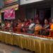 🌼 कटनी में पथ संचलन के दौरान भव्य स्वागत — मातृशक्ति ने पुष्पवर्षा कर किया स्वयंसेवकों का अभिनंदन 🌼