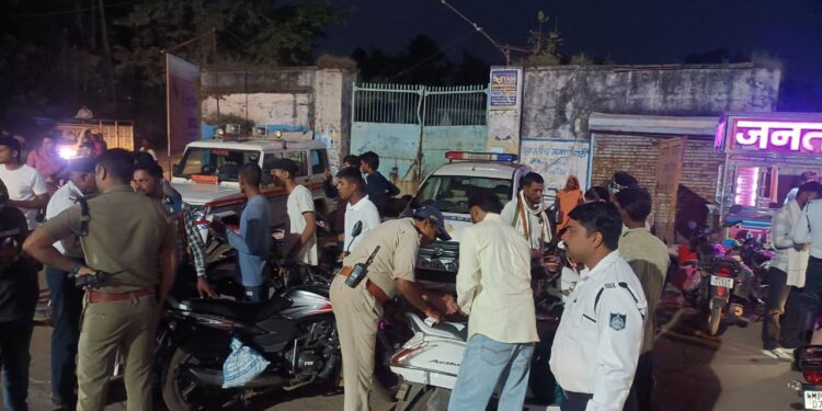 *बिना नंबर प्लेट के वाहनों पर यातायात पुलिस की सख्त कार्रवाई*  *50 वाहनों पर की गई कार्रवाई, ₹25,000 समन शुल्क जमा किया गया*