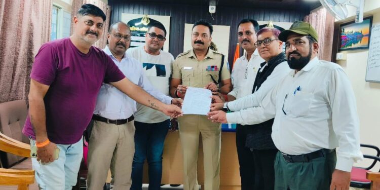 जिला लघु उद्योग संघ नर्मदापुरम ने अवैध शराब बिक्री पर कार्यवाही को लेकर सौंपा ज्ञापन..