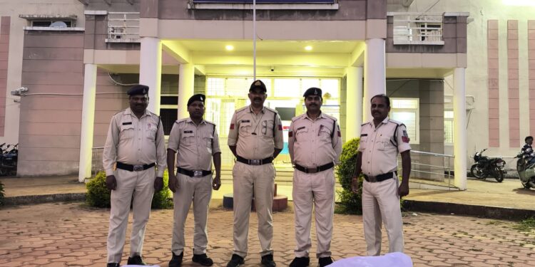 बड़ी कार्रवाई *थाना एनकेजे पुलिस द्वारा की गई बड़ी कार्यवाही , झाडियो मे मिला 450 पाव देशी शराब,अज्ञात आरोपी के विरुद्ध अपराध दर्ज*