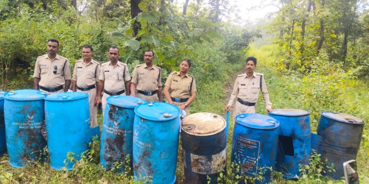 ग्राम सोमाढाना में शराब बनाने तैयार था महुआ लाहन, आबकारी विभाग के दल ने किया ध्वस्त*