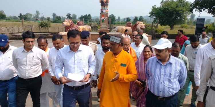 ग्राम पंचायत उमरियापान में मनमानी और भ्रष्टाचार की शिकायत, कलेक्टर ने कार्रवाई का दिया आश्वासन