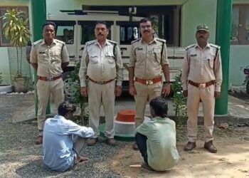 जंगली सूअर को मार कर बेचते एव पकाते हुए आरोपियों को किया गिरफ्तार,,