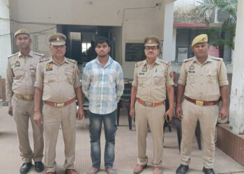 *थाना तिर्वा क्षेत्रांतर्गत युवक को गोली मारकर घायल करने वाले अभियुक्त को थाना तिर्वा पुलिस द्वारा किया गया गिरफ्तार*