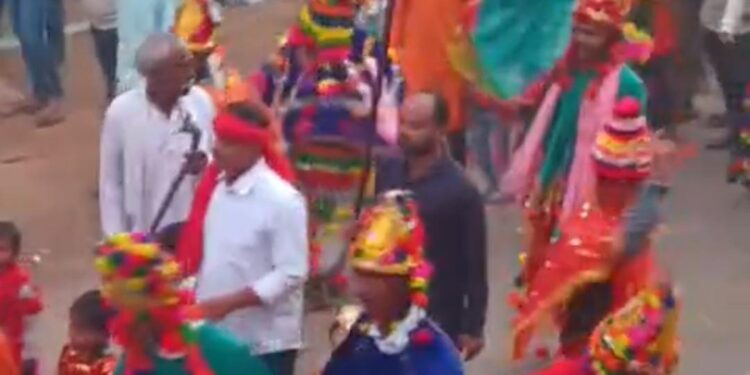 यदुवंशियों ने निकाली शानदार दीवाली नृत्य की शोभायात्रा,,