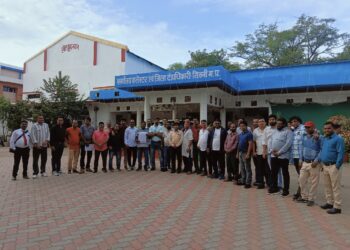 *पत्रकार संगठनों ने मुख्यमंत्री के नाम सौंपा ज्ञापन,* पुलिस द्वारा संपादक अजय ठाकरे को बिना जांच के झूठे प्रकरण एवं परिवार को न किया जाए परेशान