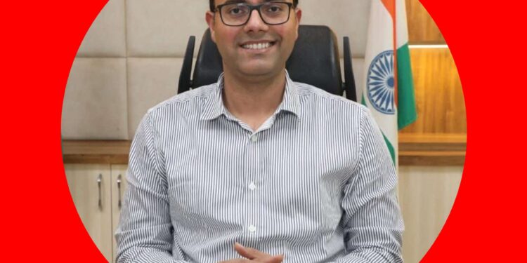कलेक्टर श्री तिवारी ने आदतन अपराधी निखिल विश्वकर्मा को छः माह तक पुलिस थाना में उपस्थित होने के दिए निर्देश