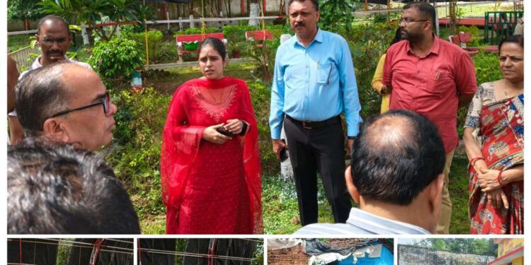 *जिला पंचायत की सीईओ ने सीएम हेल्पलाइन में प्राप्त शिकायतों की वीडियो कॉन्फ्रेंसिंग से की समीक्षा* *सुश्री कौर ने संतुष्टि पूर्ण निराकरण कराते हुए ग्रेडिंग में सुधार लाने जनपद पंचायतों के सीईओ को दिए आवश्यक निर्देश*