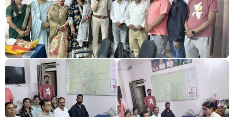 *असाटी समाज (वैश्य) विकास समिति कटनी के प्रतिनिधिमंडल ने राखी से की सौजन्य भेंट* *कानून व्यवस्था,अपराधों की रोकथाम, सुरक्षा और शांति बनाए रखने के साथ अपराधियों को सजा दिलाना हमारी सर्वोच्च प्राथमिकता और कर्तव्य- थाना प्रभारी राखी*