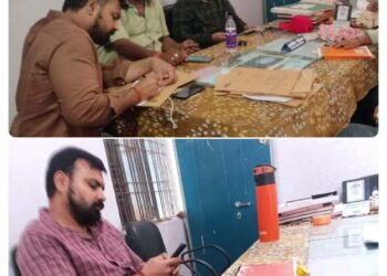 🚨 ग्राम पंचायत उमरियापान में सरपंच पुत्र का दबदबा! पंचायती राज अधिनियम की खुली अवहेलना — फाइलों पर कर रहा बेटे के हस्ताक्षर!