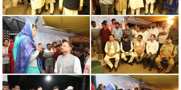 मंत्री श्री सिंह ने दिवंगत श्री रजक के घर पहुंच कर शोक जताया  प्रभारी मंत्री ने कहा -मुख्यमंत्री के स्पष्ट निर्देश हैं कि प्रदेश में किसी भी प्रकार की नाजायज गतिविधि को सरकार बर्दाश्त नहीं करेगी