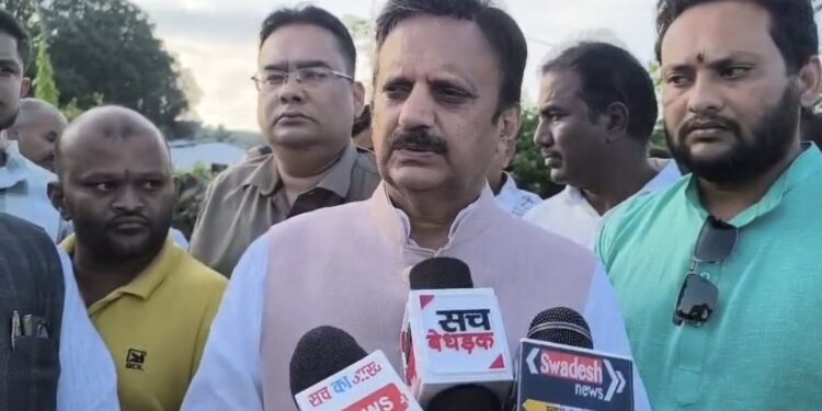 *तामिया अस्पताल में डॉक्टर होने के बाद भी नहीं मिल रहा ग्रामीणों को उपचार ग्रामीणों ने स्वास्थ्य मंत्री से लगाई गुहार*