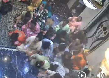 *💥BIG BREAKING*💥 *इंदौर में 24 किन्नरों ने एक साथ पिया जहर… कई की हालत गंभीर।*
