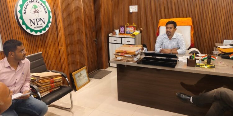 सी.एम. हेल्प लाइन के लंबित प्रकरणों का संतुष्टि के साथ कराए निराकरण : उपयुक्त श्री गुप्ता