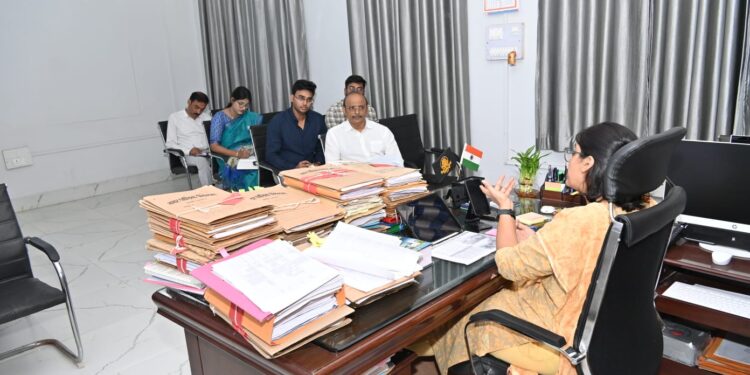 निगमायुक्त सुश्री परिहार ने जल प्रदाय विभाग के माध्यम से संचालित योजनाओं एवं कार्यों की समीक्षा कर दिए आवश्यक दिशा- निर्देश