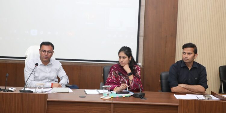 जिले में अभियान चलाकर बनायें जायेंगे आयुष्‍मान कार्ड  एसआईआर में रूचि नहीं लेने वाले बीएलओ सुपरवाइजर के विरूद्ध होगी कार्रवाई