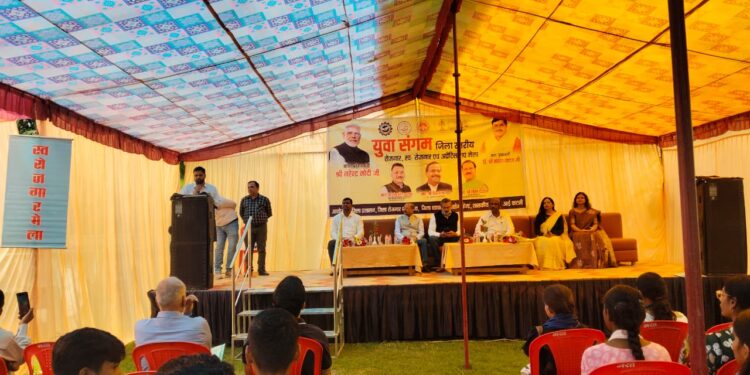 रोजगार मेले में 273 युवाओं का हुआ प्राथमिक चयन स्वरोजगार हेतु 14 आवेदकों को वितरित किये 89 लाख से अधिक के ऋण स्वीकृति पत्र