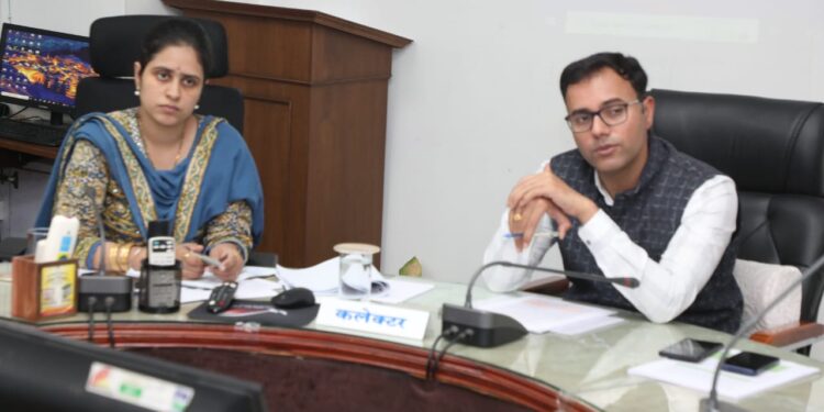 कलेक्‍टर ने की प्रधानमंत्री उज्ज्वला योजना के प्रगति की समीक्षा