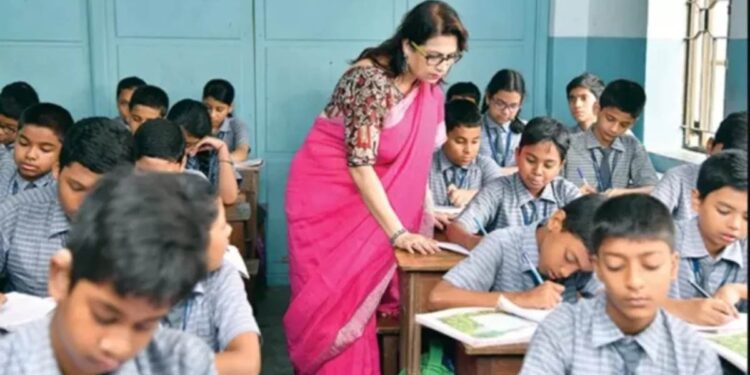 शिक्षा विभाग का डिजिटल तमाशा! मर चुके शिक्षकों को भेज दिया नोटिस – “हाजिरी लगाओ वरना वेतन कटेगा!”