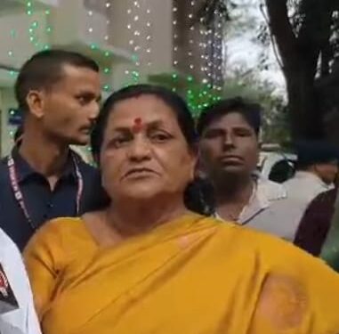 राज्यसभा सांसद माया नारोलिया ने आबकारी अधिकारी से मांगा जवाब,अवैध शराब बंद करने के लिए क्या कार्रवाई की…?वीडियो